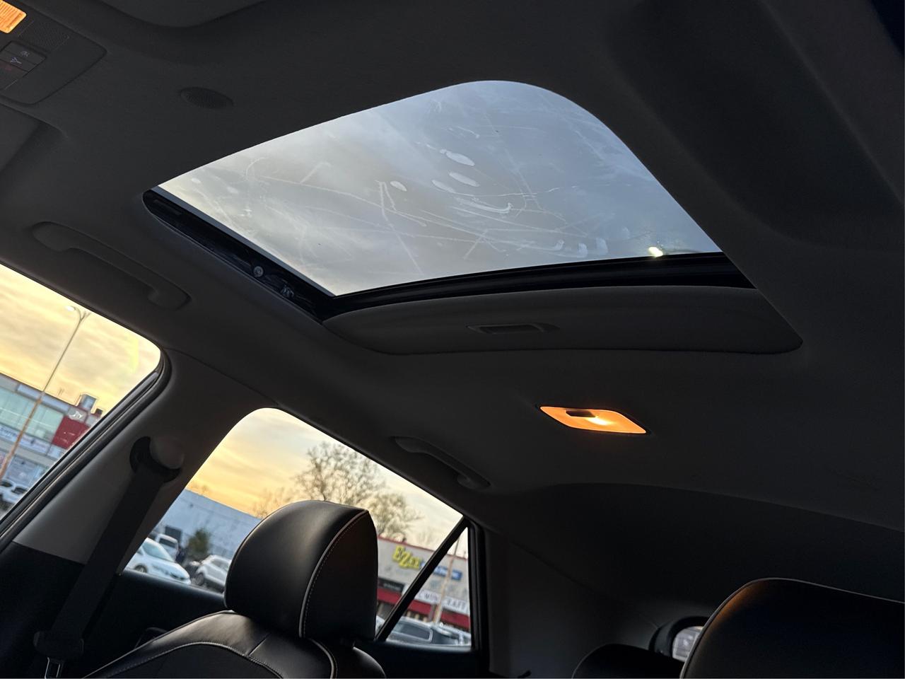 2022 Hyundai Venue NAV LEATHER SUNROOF LOADED! WE FINANCE ALL CREDIT Photo