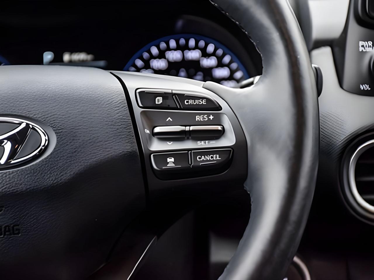 2020 Hyundai KONA Ultimate AWD NAV LEATHER ROOF LIKE NEW WE FINANCE Photo