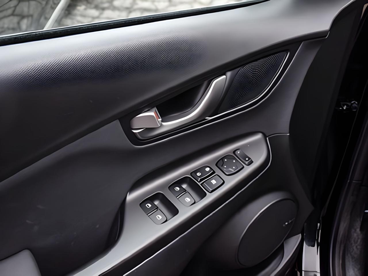 2020 Hyundai KONA Ultimate AWD NAV LEATHER ROOF LIKE NEW WE FINANCE Photo