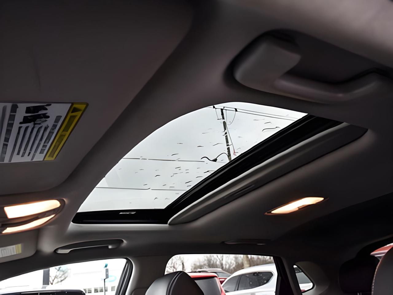 2020 Hyundai KONA Ultimate AWD NAV LEATHER ROOF LIKE NEW WE FINANCE Photo