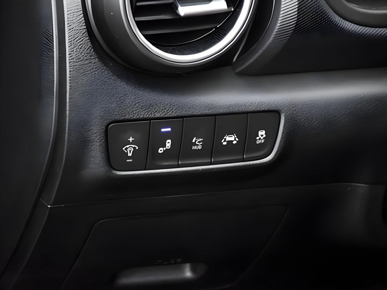 2020 Hyundai KONA Ultimate AWD NAV LEATHER ROOF LIKE NEW WE FINANCE Photo