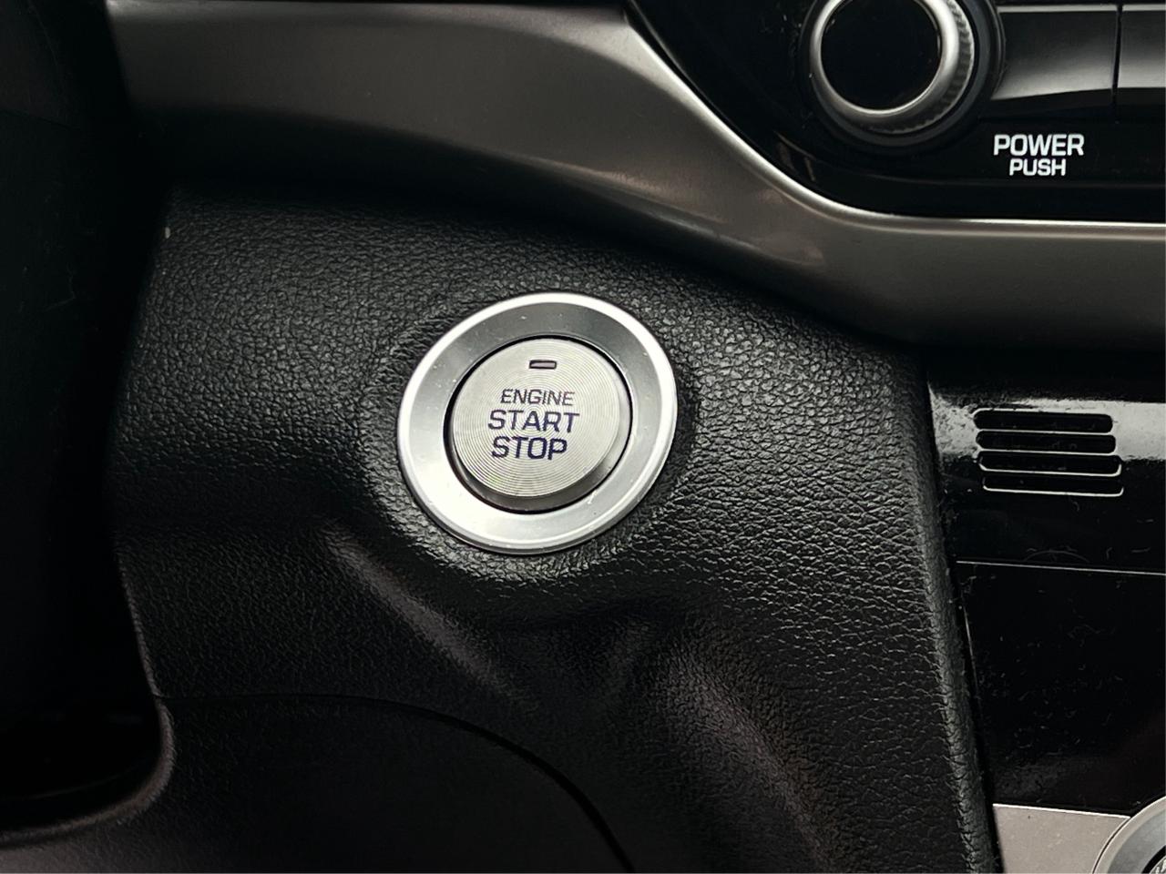 2020 Hyundai Elantra Luxury LEATHER SUNROOF MINT WE FINANCE ALL CREDIT Photo