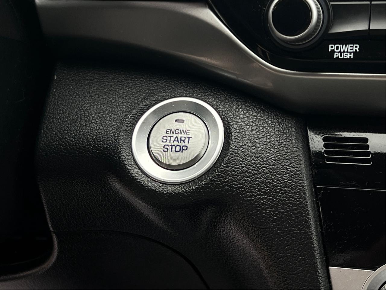 2020 Hyundai Elantra Luxury LEATHER SUNROOF MINT WE FINANCE ALL CREDIT Photo