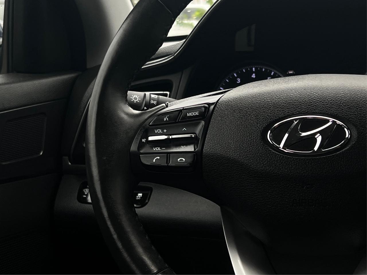 2020 Hyundai Elantra Luxury LEATHER SUNROOF MINT WE FINANCE ALL CREDIT Photo