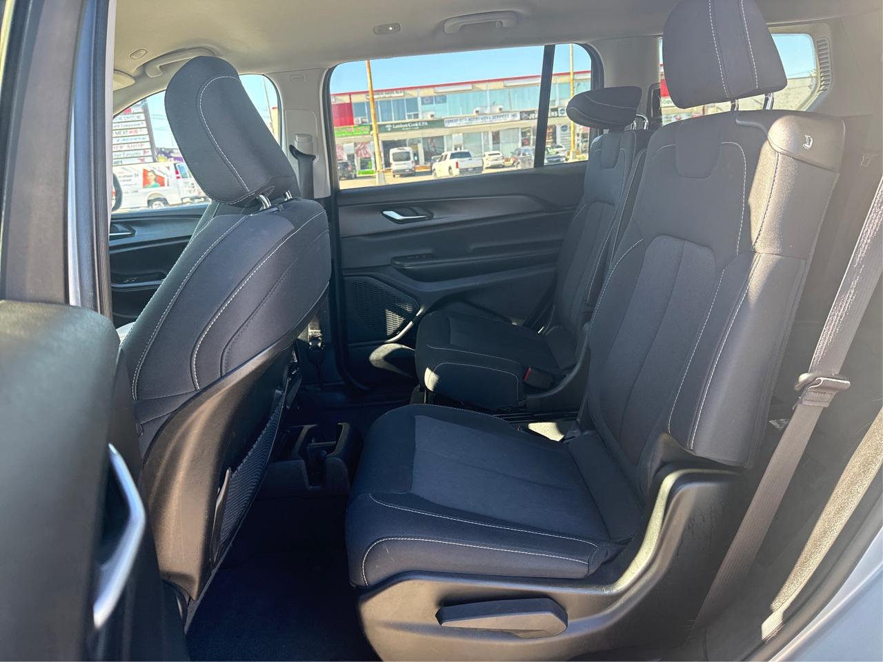 2023 Jeep Grand Cherokee L 6 PASS AWD ! WE FINANCE ALL CREDIT! Photo