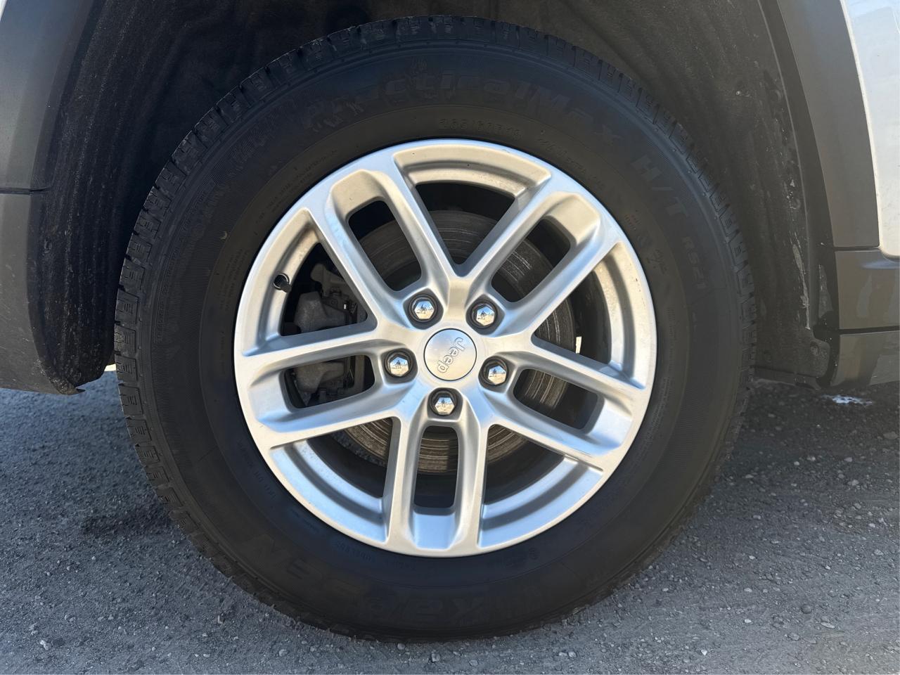 2023 Jeep Grand Cherokee L 6 PASS AWD ! WE FINANCE ALL CREDIT! Photo