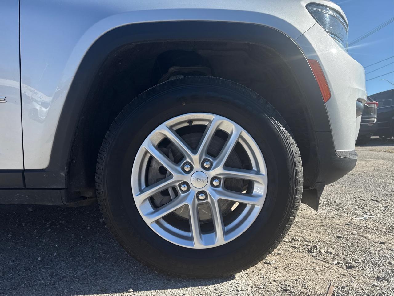 2023 Jeep Grand Cherokee L 6 PASS AWD ! WE FINANCE ALL CREDIT! Photo