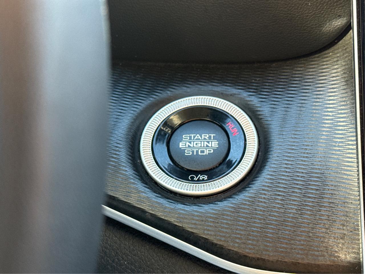 2023 Jeep Grand Cherokee L 6 PASS AWD ! WE FINANCE ALL CREDIT! Photo