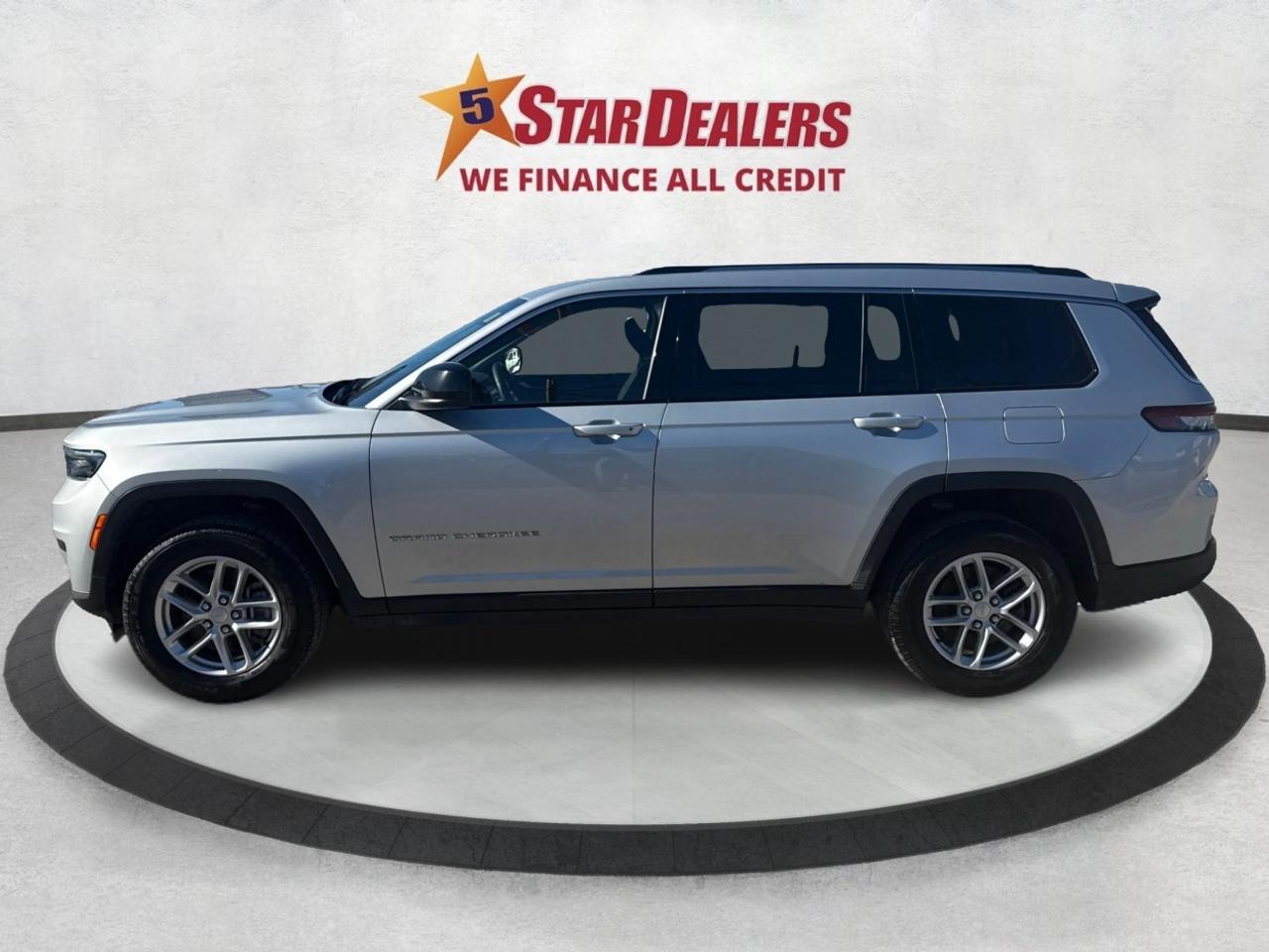 2023 Jeep Grand Cherokee L Laredo L 6 PASS AWD MINT ! WE FINANCE ALL CREDIT! Photo