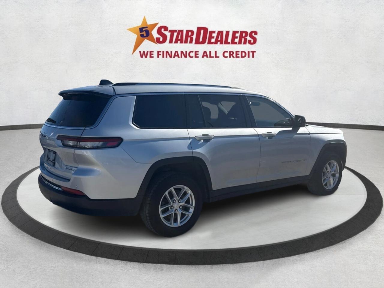 2023 Jeep Grand Cherokee L Laredo L 6 PASS AWD MINT ! WE FINANCE ALL CREDIT! Photo