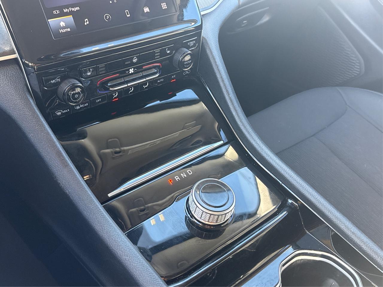 2023 Jeep Grand Cherokee L Laredo L 6 PASS AWD MINT ! WE FINANCE ALL CREDIT! Photo