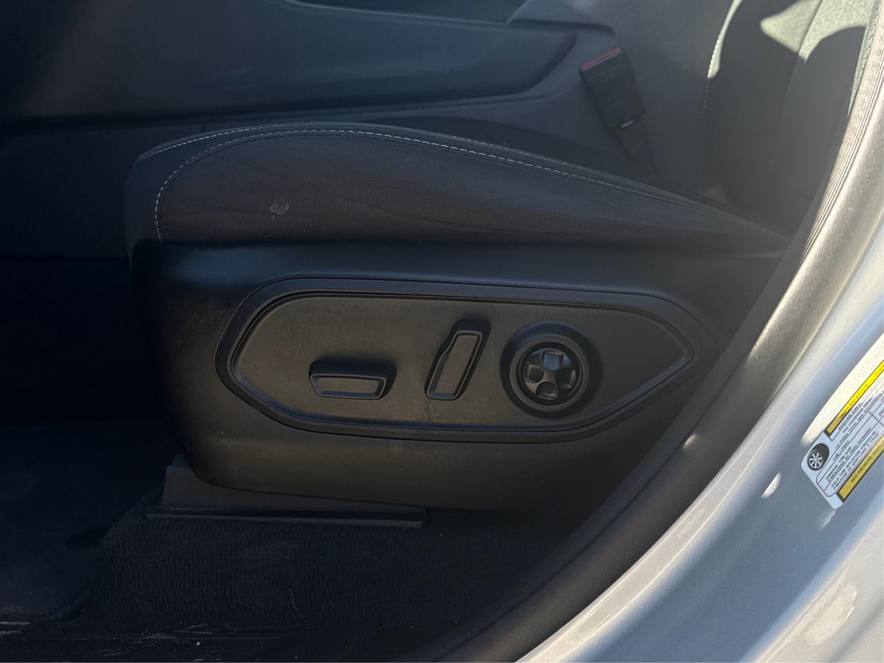 2023 Jeep Grand Cherokee L Laredo L 6 PASS AWD MINT ! WE FINANCE ALL CREDIT! Photo