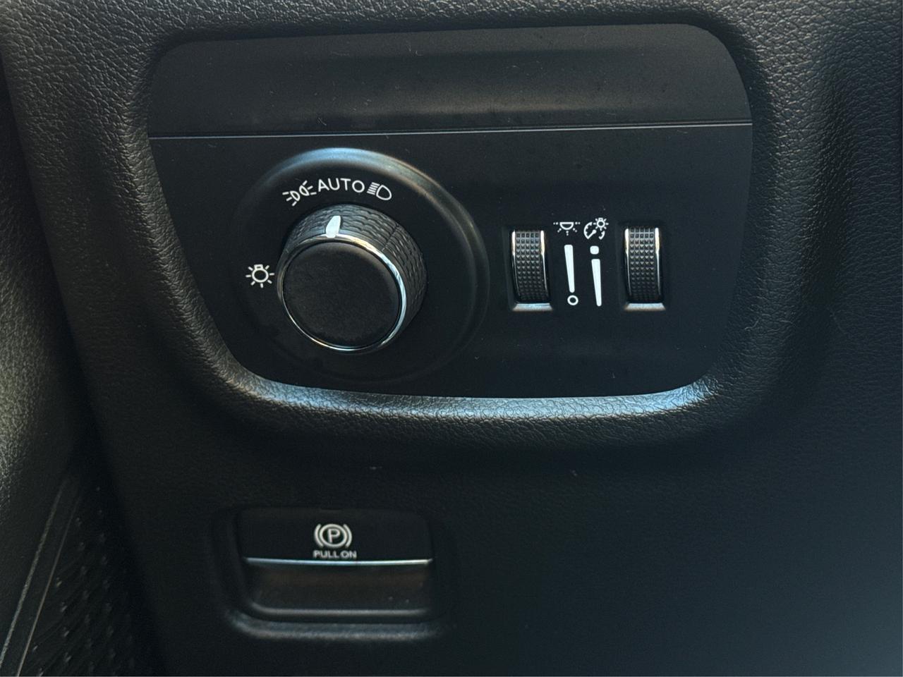 2023 Jeep Grand Cherokee L Laredo L 6 PASS AWD MINT ! WE FINANCE ALL CREDIT! Photo