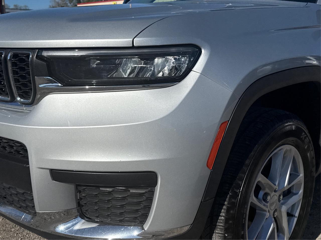 2023 Jeep Grand Cherokee L Laredo L 6 PASS AWD MINT ! WE FINANCE ALL CREDIT! Photo