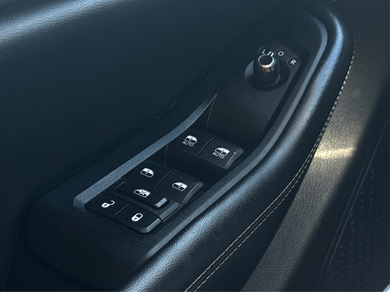 2023 Jeep Grand Cherokee L Laredo L 6 PASS AWD MINT ! WE FINANCE ALL CREDIT! Photo