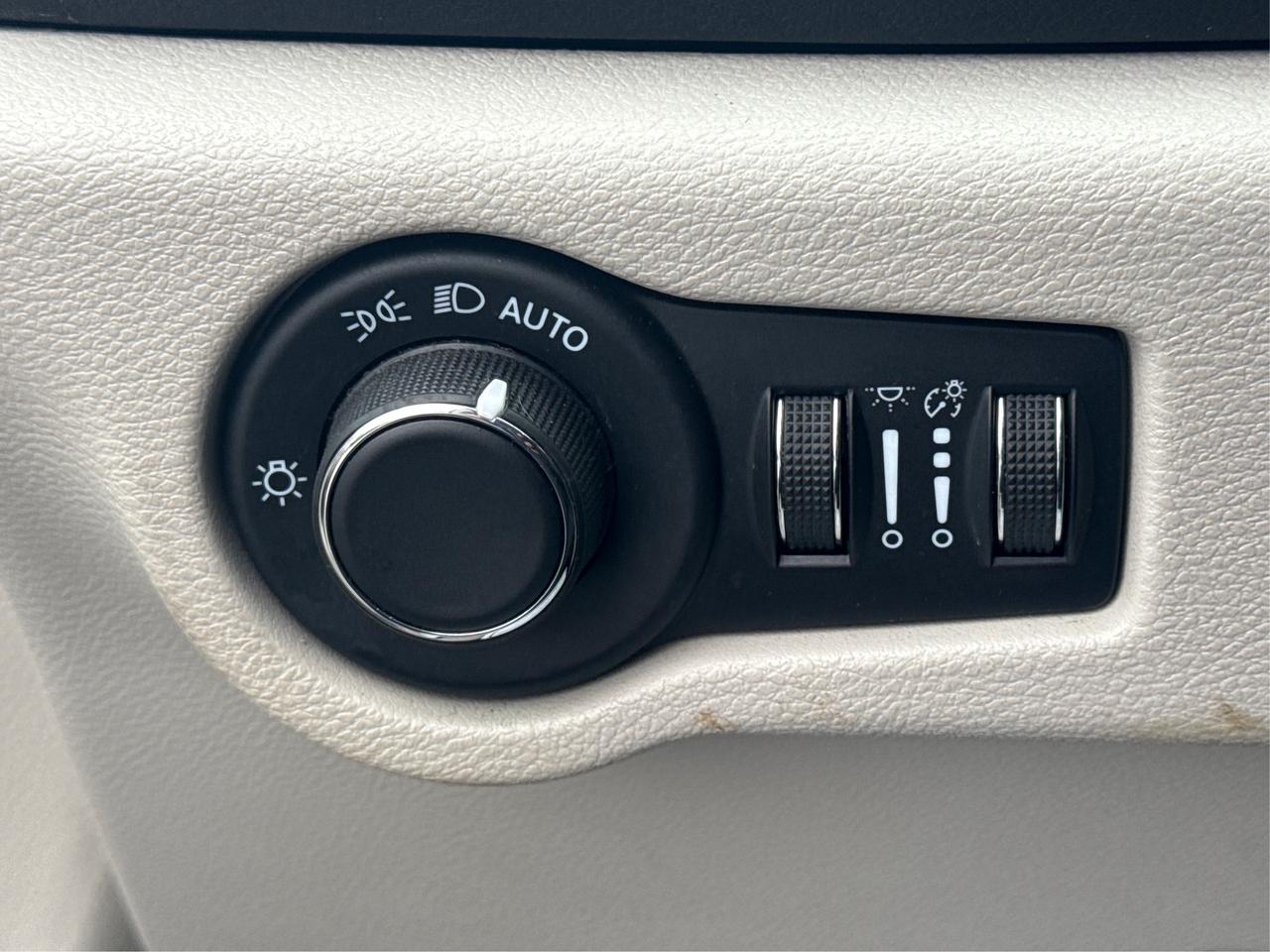 2024 Chrysler Grand Caravan 7 PASS HEATED SEATS LOADED WE FINANCE ALL CREDIT! Photo