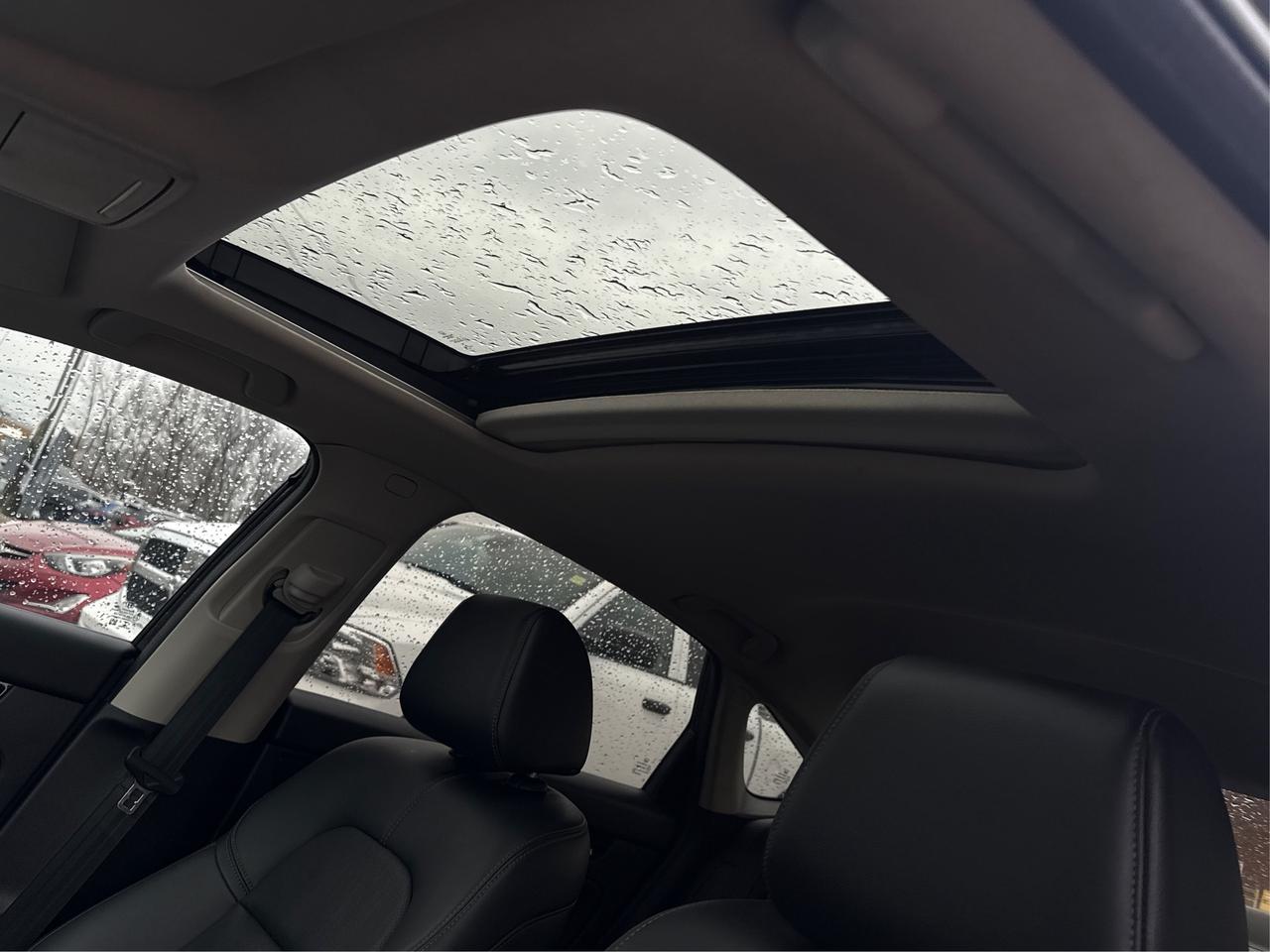 2023 Honda Civic Sedan NAV LEATHER SUNROOF LOADED! WE FINANCE ALL CREDIT Photo