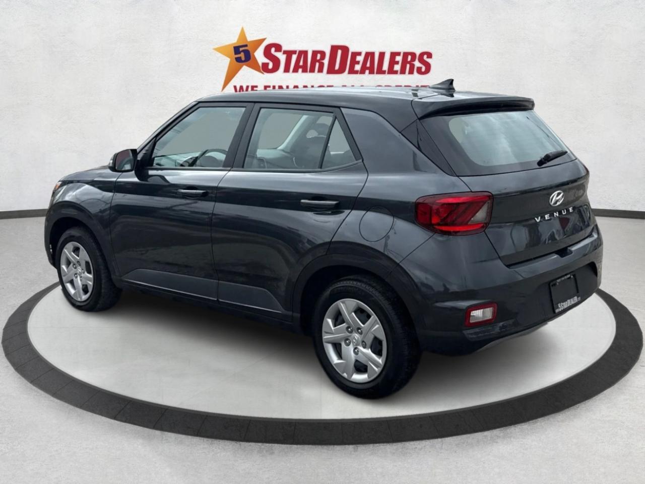 2022 Hyundai Venue CRUISE HEATED SEATS LOW KM WE FINANCE ALL CREDIT Photo