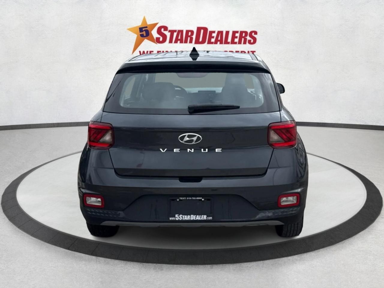 2022 Hyundai Venue CRUISE HEATED SEATS LOW KM WE FINANCE ALL CREDIT Photo