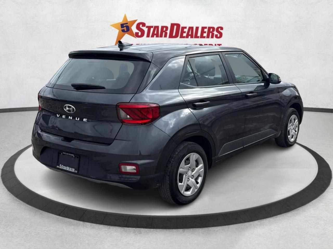 2022 Hyundai Venue CRUISE HEATED SEATS LOW KM WE FINANCE ALL CREDIT Photo