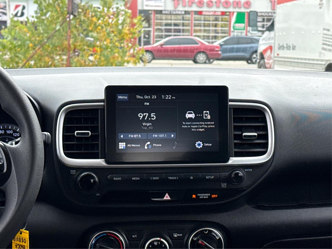 2022 Hyundai Venue CRUISE HEATED SEATS LOW KM WE FINANCE ALL CREDIT Photo