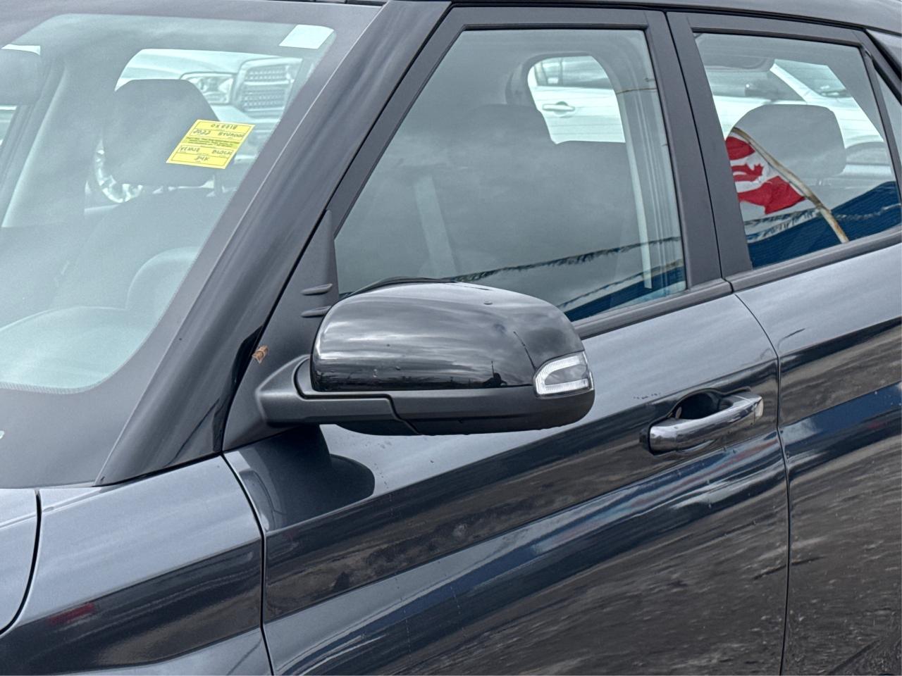 2022 Hyundai Venue CRUISE HEATED SEATS LOW KM WE FINANCE ALL CREDIT Photo