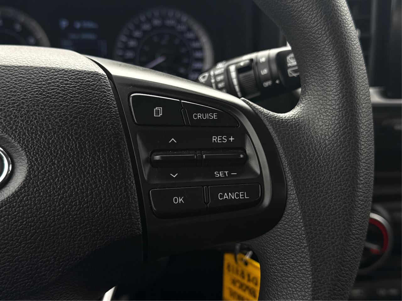 2022 Hyundai Venue CRUISE HEATED SEATS LOW KM WE FINANCE ALL CREDIT Photo