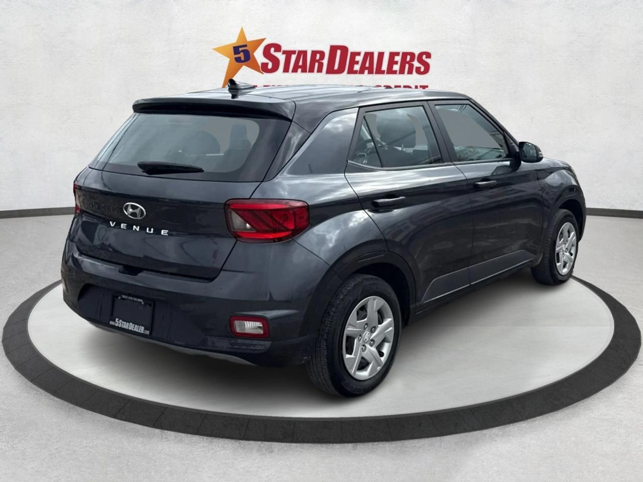 2022 Hyundai Venue CRUISE HEATED SEATS LOW KM WE FINANCE ALL CREDIT Photo