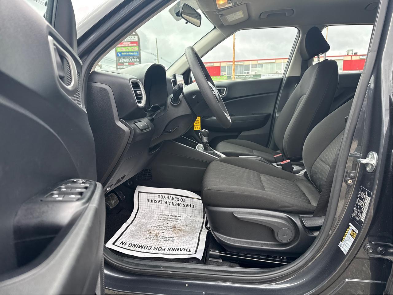 2022 Hyundai Venue CRUISE HEATED SEATS LOW KM WE FINANCE ALL CREDIT Photo