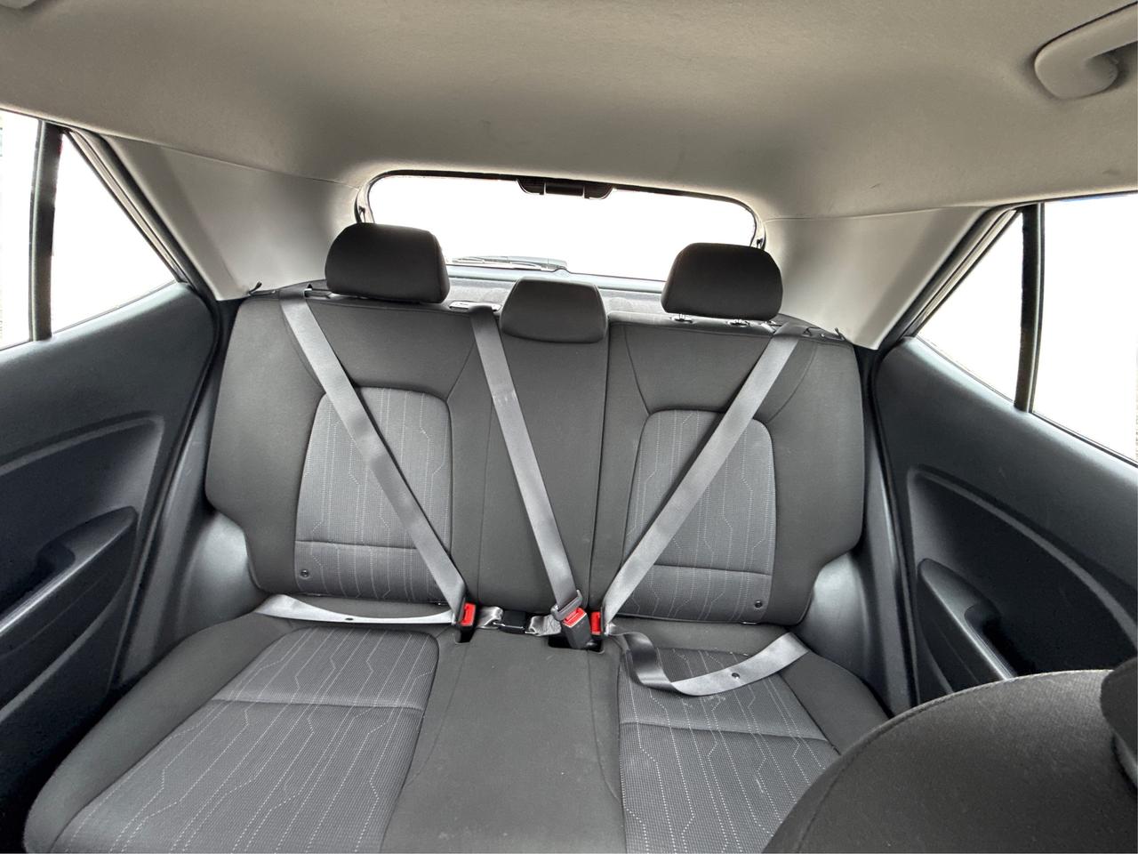 2022 Hyundai Venue CRUISE HEATED SEATS LOW KM WE FINANCE ALL CREDIT Photo