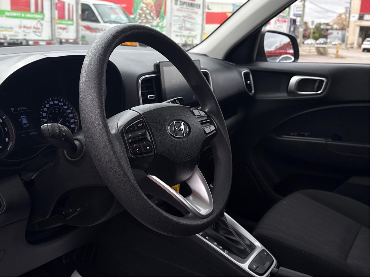 2022 Hyundai Venue CRUISE HEATED SEATS LOW KM WE FINANCE ALL CREDIT Photo