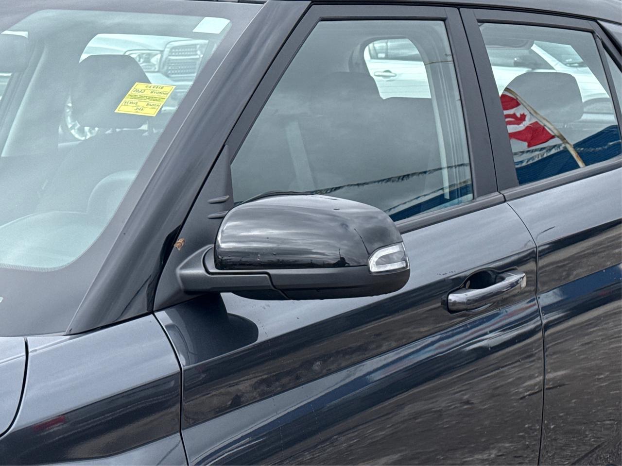 2022 Hyundai Venue CRUISE HEATED SEATS LOW KM WE FINANCE ALL CREDIT Photo