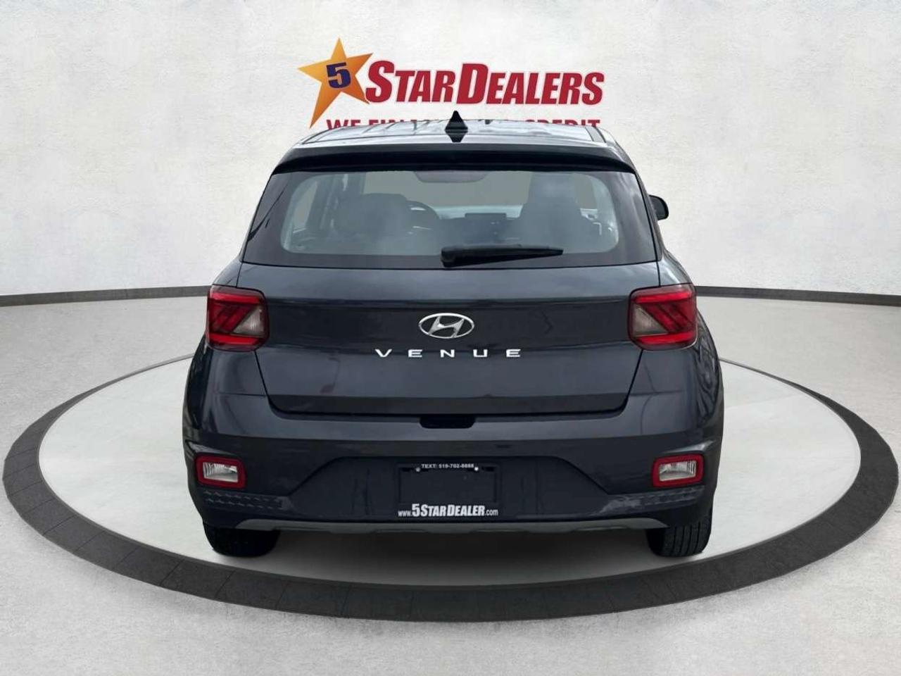 2022 Hyundai Venue CRUISE HEATED SEATS LOW KM WE FINANCE ALL CREDIT Photo
