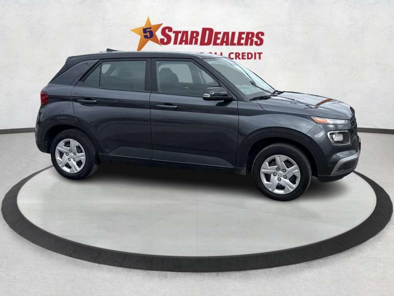 2022 Hyundai Venue CRUISE HEATED SEATS LOW KM WE FINANCE ALL CREDIT Photo
