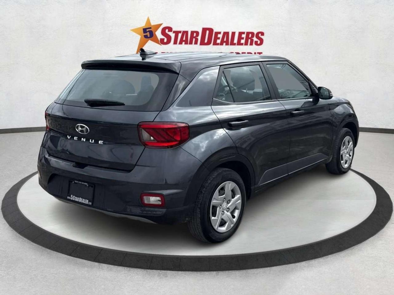 2022 Hyundai Venue CRUISE HEATED SEATS LOW KM WE FINANCE ALL CREDIT Photo