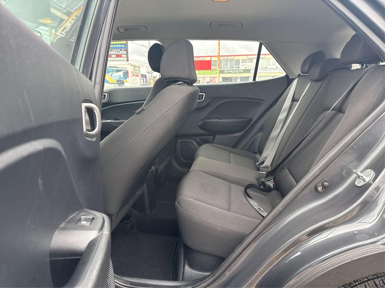 2022 Hyundai Venue CRUISE HEATED SEATS LOW KM WE FINANCE ALL CREDIT Photo