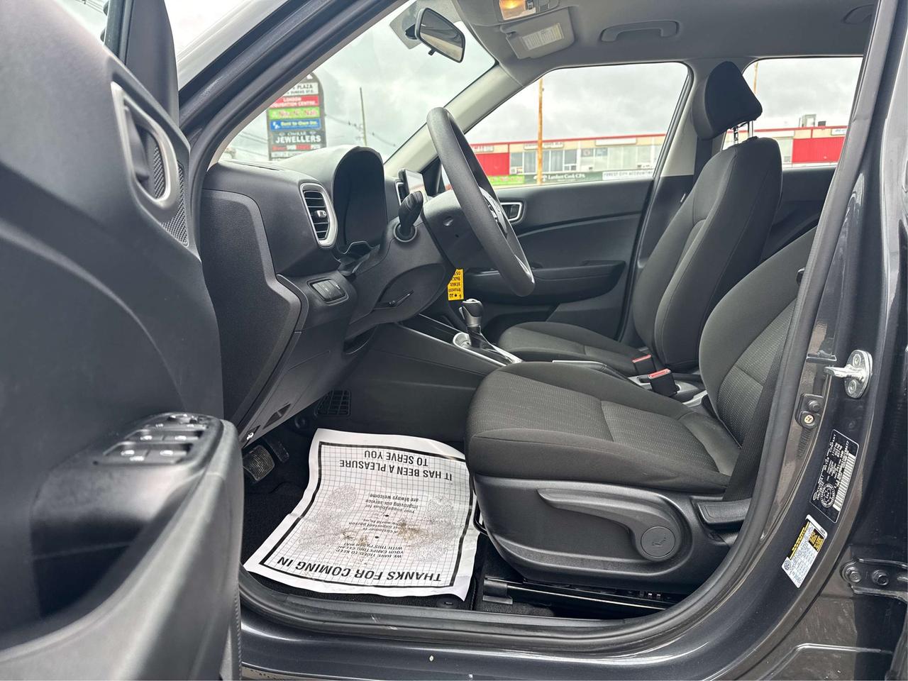 2022 Hyundai Venue CRUISE HEATED SEATS LOW KM WE FINANCE ALL CREDIT Photo