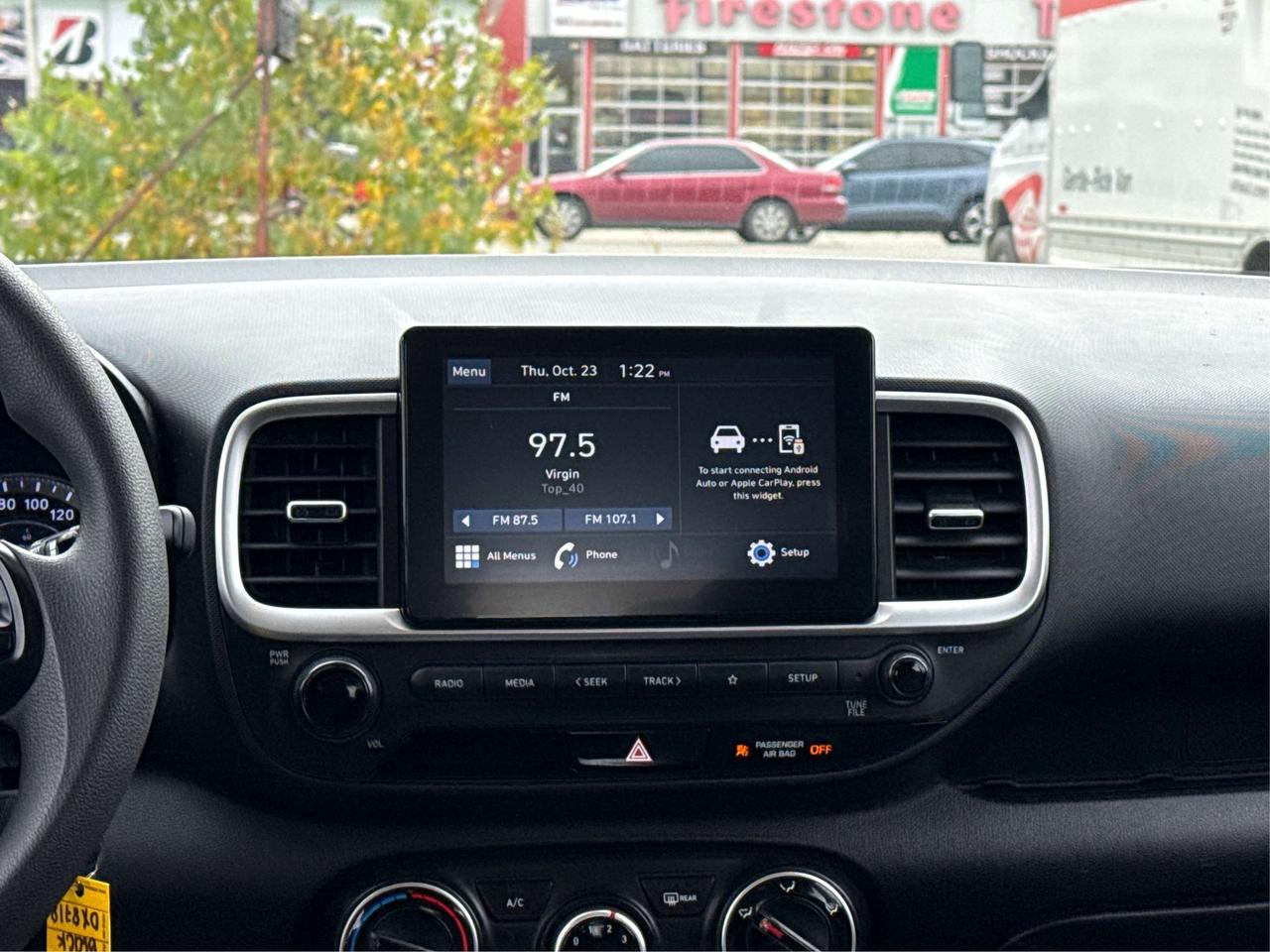 2022 Hyundai Venue CRUISE HEATED SEATS LOW KM WE FINANCE ALL CREDIT Photo