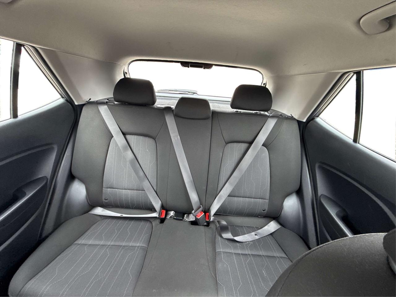 2022 Hyundai Venue CRUISE HEATED SEATS LOW KM WE FINANCE ALL CREDIT Photo