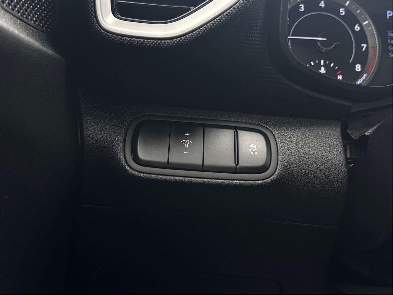 2022 Hyundai Venue CRUISE HEATED SEATS LOW KM WE FINANCE ALL CREDIT Photo