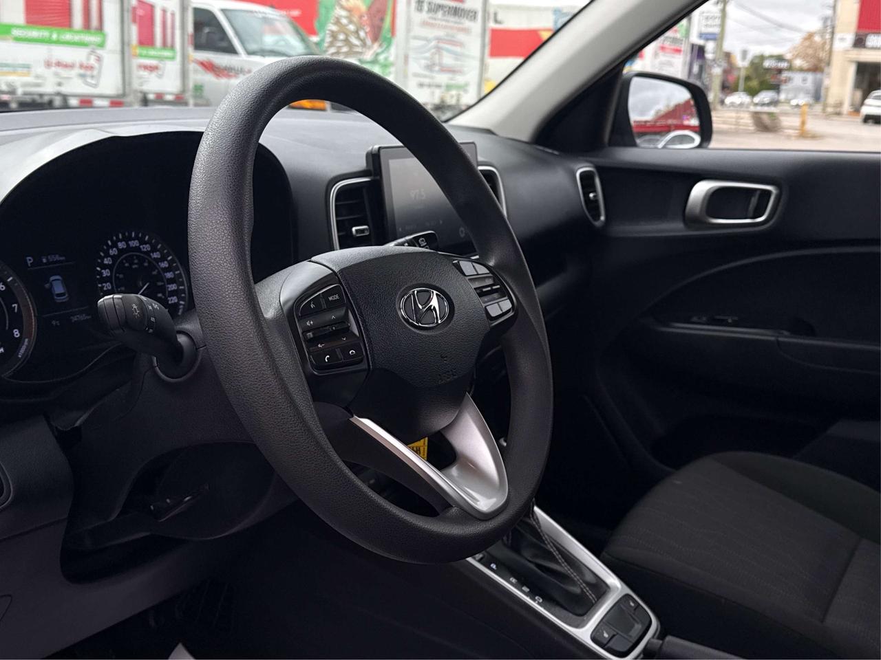 2022 Hyundai Venue CRUISE HEATED SEATS LOW KM WE FINANCE ALL CREDIT Photo