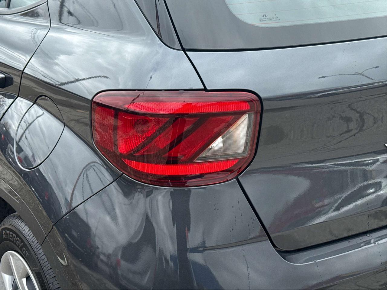 2022 Hyundai Venue CRUISE HEATED SEATS LOW KM WE FINANCE ALL CREDIT Photo
