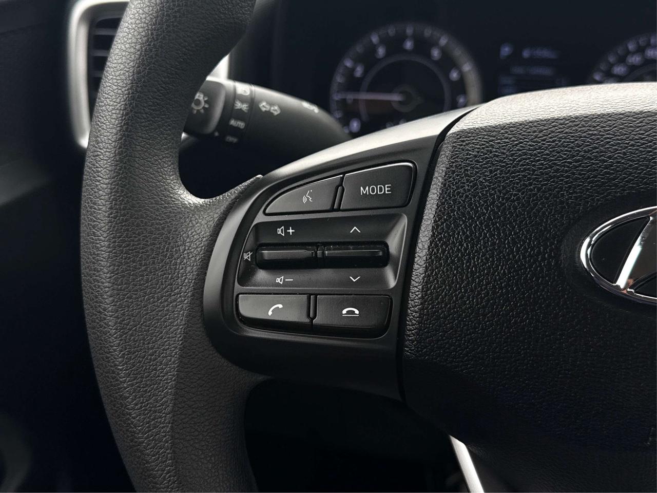2022 Hyundai Venue CRUISE HEATED SEATS LOW KM WE FINANCE ALL CREDIT Photo