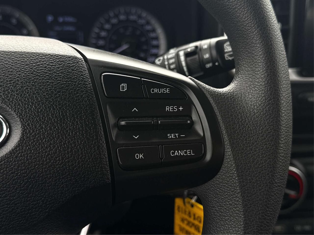 2022 Hyundai Venue CRUISE HEATED SEATS LOW KM WE FINANCE ALL CREDIT Photo