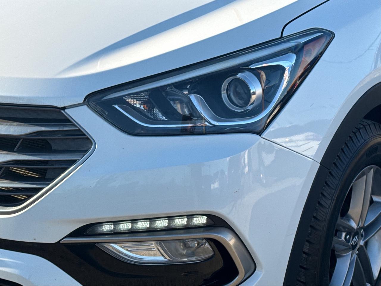 2018 Hyundai Santa Fe Sport AWD LEATHER HEATED SEATS WE FINANCE ALL CREDIT! Photo