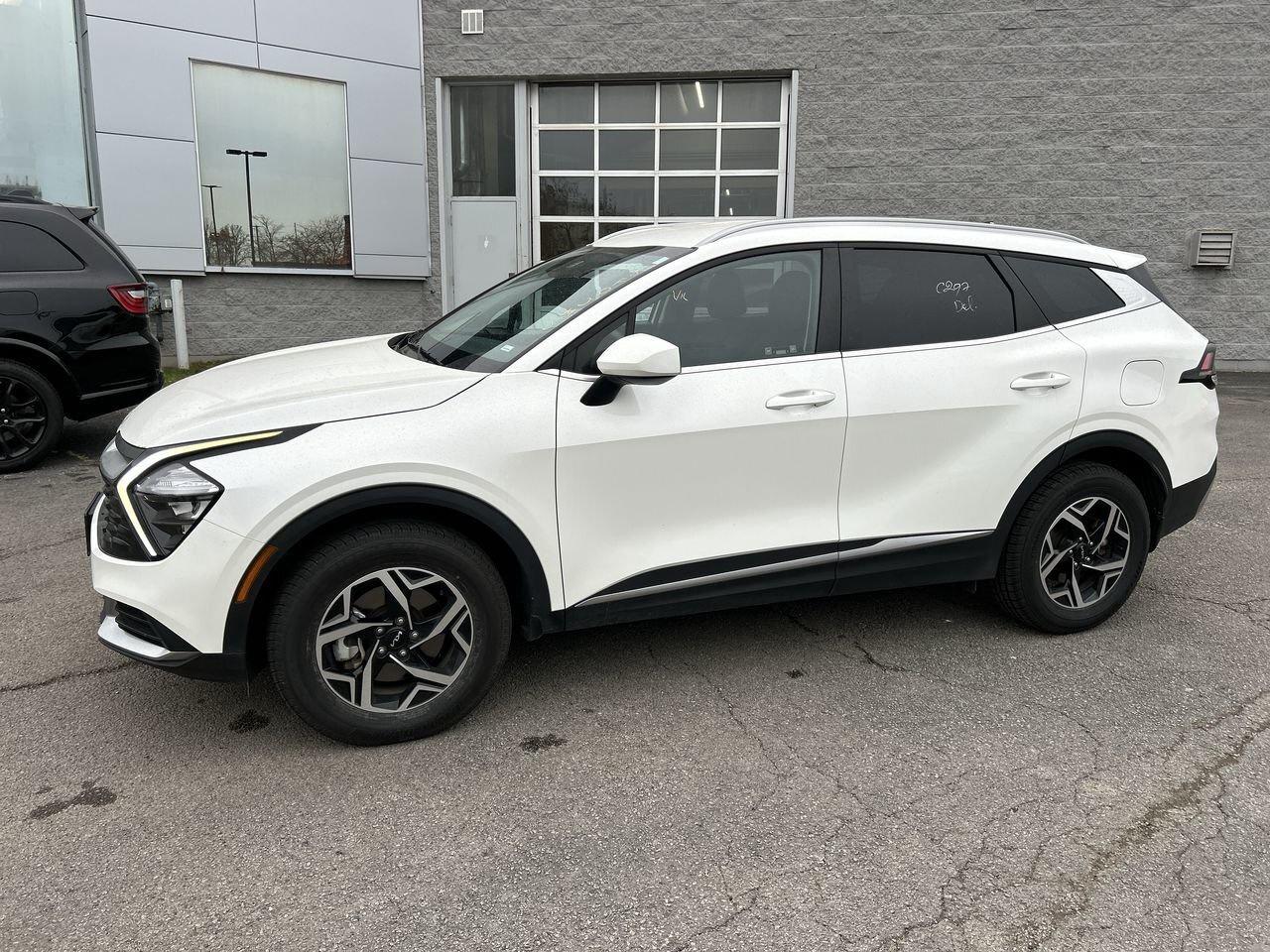 2024 Kia Sportage LX AWD   Adventure-Ready, Style-Approved! NO ACCID Photo