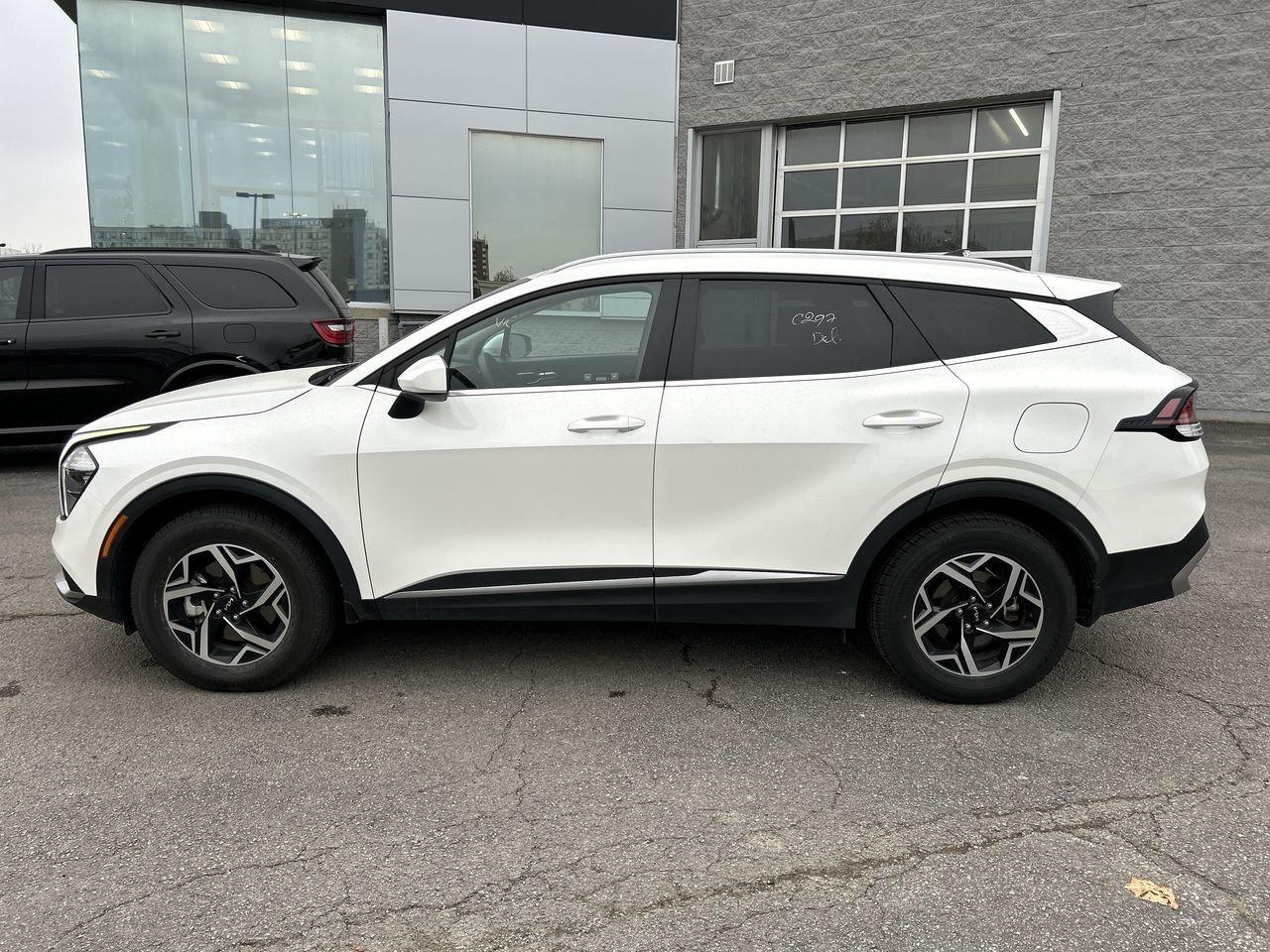 2024 Kia Sportage LX AWD   Adventure-Ready, Style-Approved! NO ACCID Photo