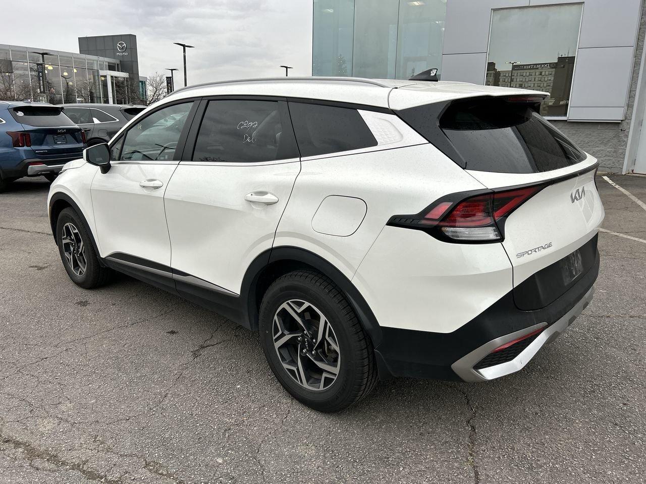 2024 Kia Sportage LX AWD   Adventure-Ready, Style-Approved! NO ACCID Photo