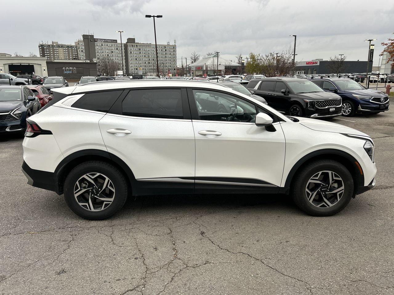 2024 Kia Sportage LX AWD   Adventure-Ready, Style-Approved! NO ACCID Photo