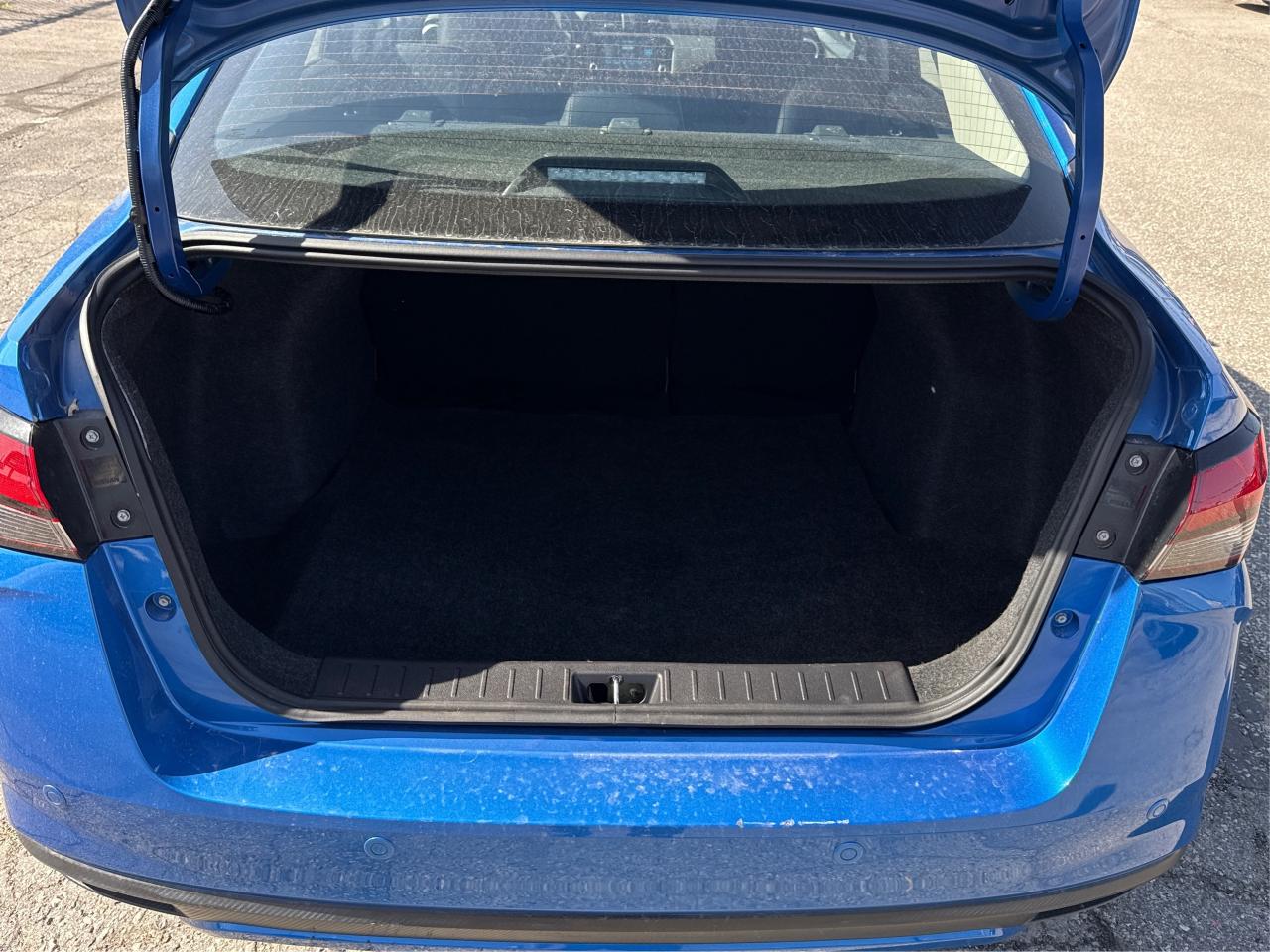 2024 Nissan Versa SR LIKE NEW HEATED SEATS WE FINANCE ALL CREDIT Photo